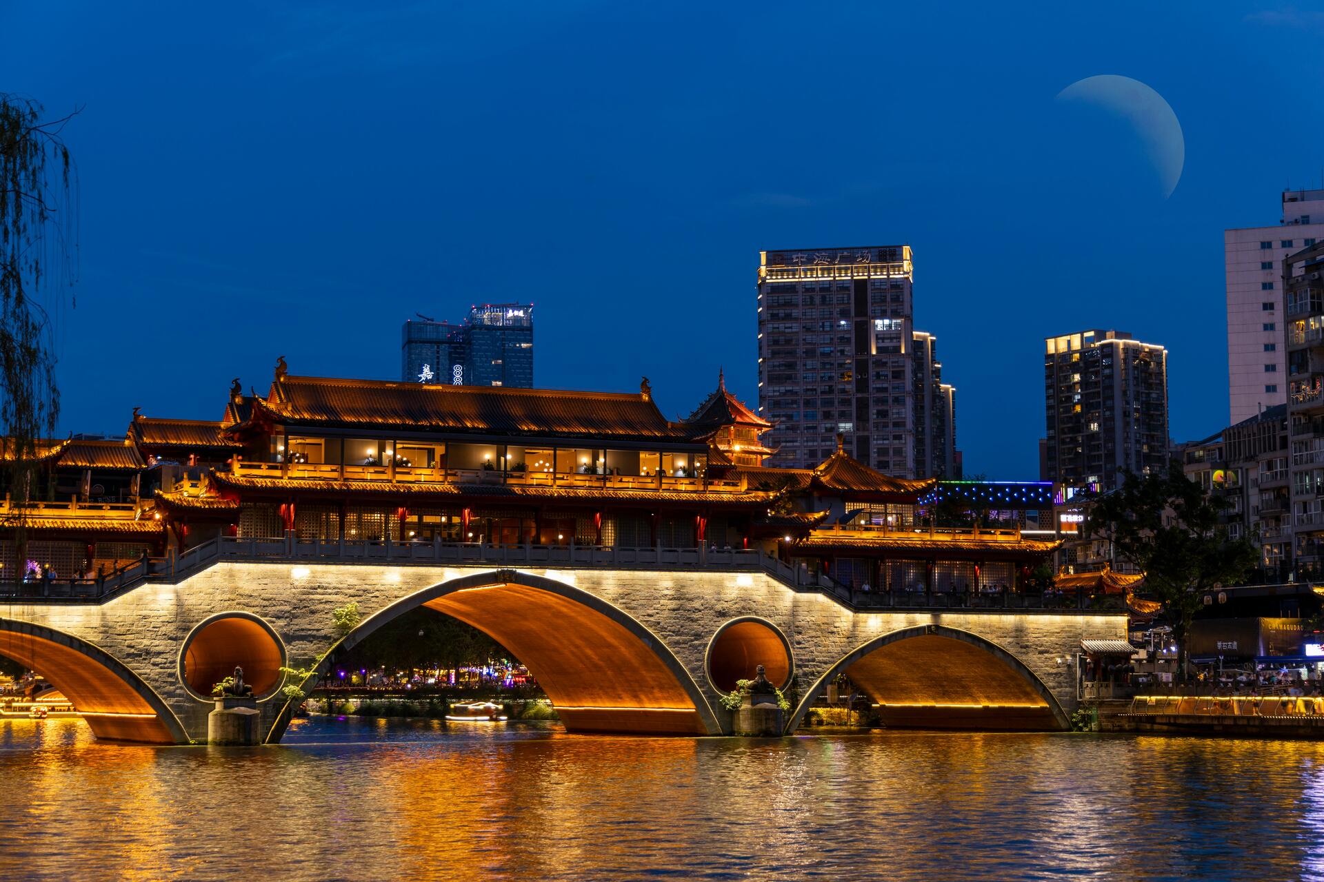Chengdu bridge at dusk