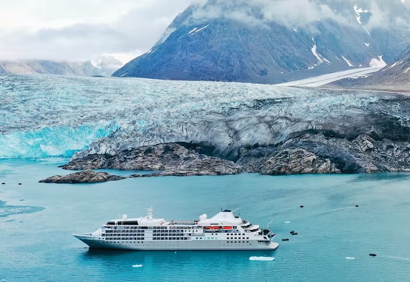 Expedition cruise ship