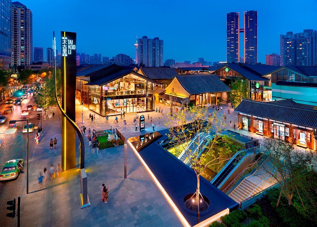 Chengdu Taikoo Li at dusk